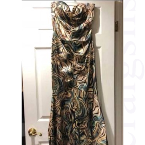 Beautiful Evening Gown - Picture 1 of 1